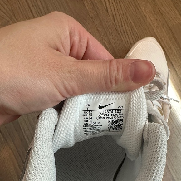 Nike - Picture 6 of 6